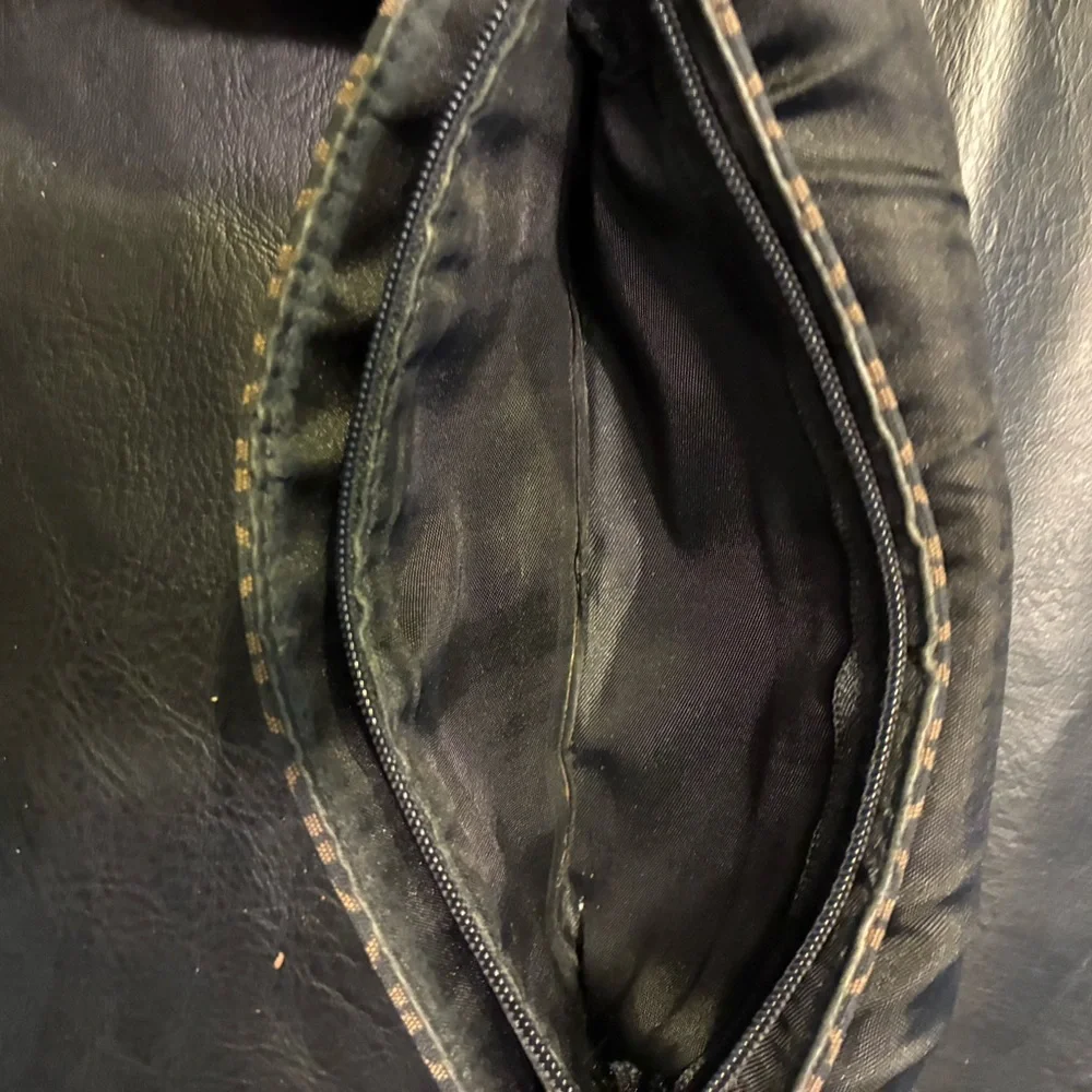 Fossil 8” Wristlet Wallet With Card Holders And Zippered Pocket - Picture 5 of 11